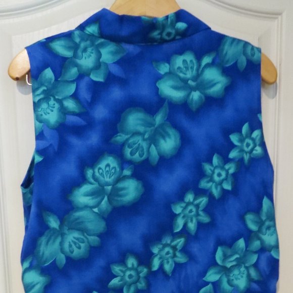 Sleeveless Collared Blouse - Picture 2 of 6